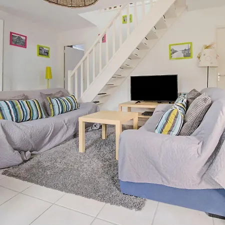 Holiday home Serene For Family With Garden